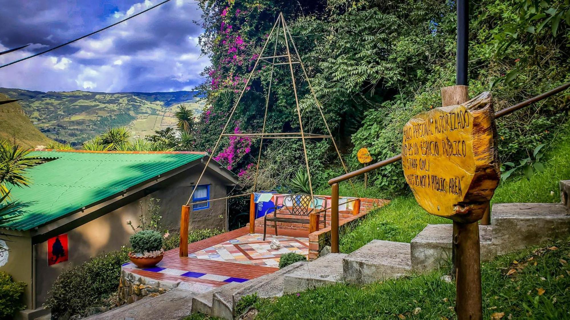 Twelve Hummingbirds Andes Retreat Hotell Paute Exteriör bild